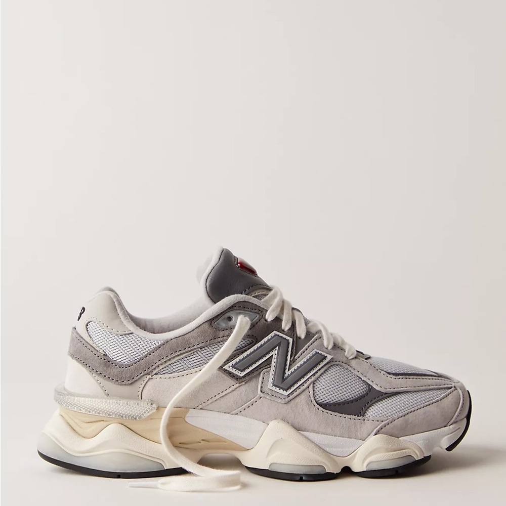 BNWT: New Balance 9060